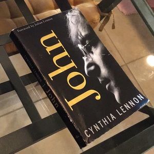 Book John Lennon. BY Cynthia Lennon